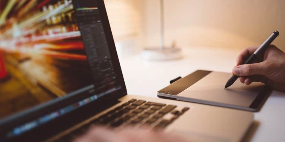 3 SMART WAYS TO EARN AS A GRAPHIC DESIGNER IN 2021